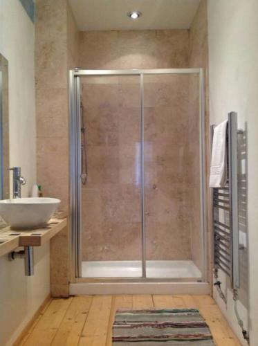 2 Bedroom Apartment In City Centre Accommodates 6