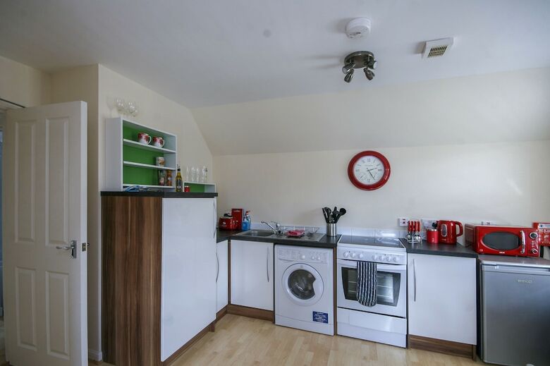 8 Varis Apartments