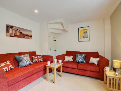 Charming Holiday Home In Middleton With Garden