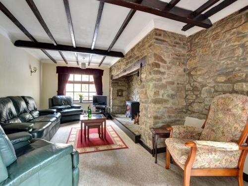 Cozy Holiday Home In Talley With Garden