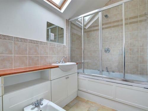 Tranquil Holiday Home In Luckett With Garden