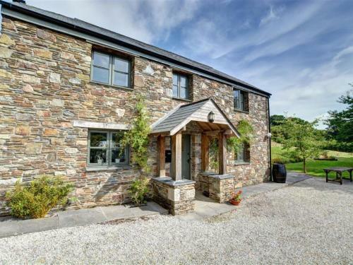 Tranquil Holiday Home In Luckett With Garden