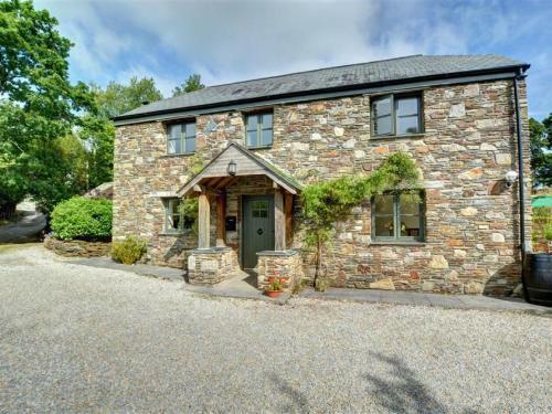 Tranquil Holiday Home In Luckett With Garden