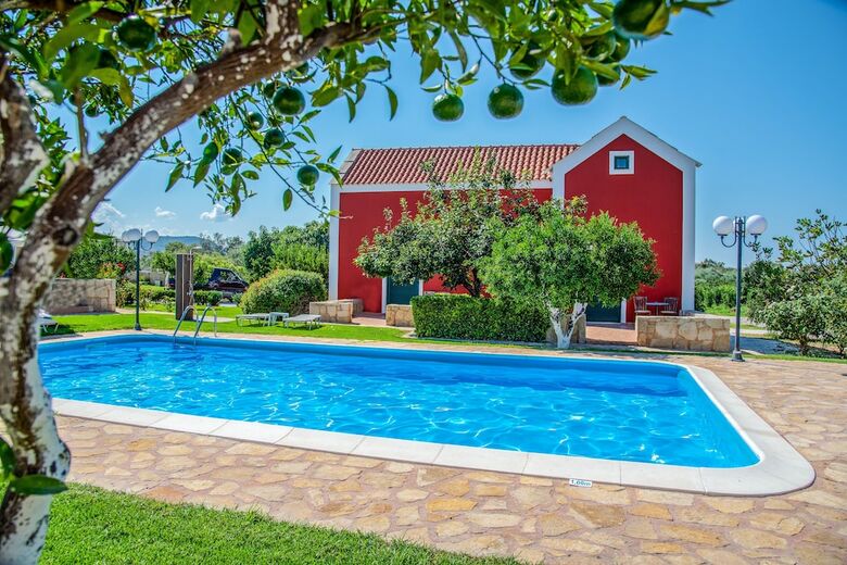 Hostal Athousakis Village