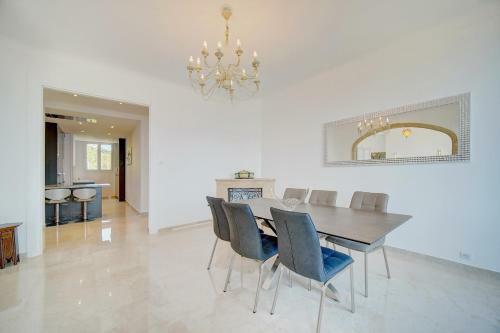 Brand New Three-bedroom Sea View Apartment