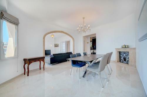 Brand New Three-bedroom Sea View Apartment