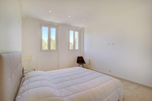 Brand New Three-bedroom Sea View Apartment