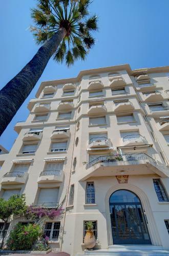 Brand New Three-bedroom Sea View Apartment