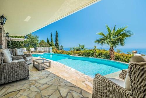 Espero-pax Villa Sleeps 8 Air Con Wifi