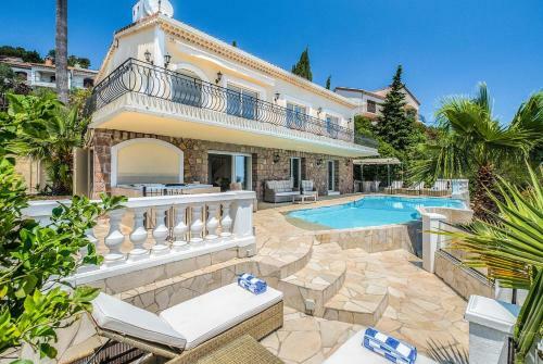 Espero-pax Villa Sleeps 8 Air Con Wifi