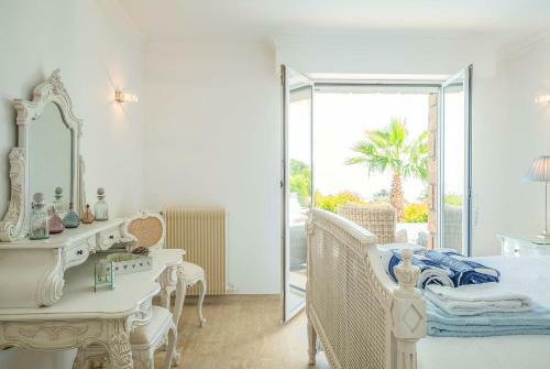 Espero-pax Villa Sleeps 8 Air Con Wifi