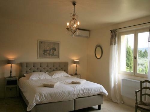 Tasteful Villa In Eygalieres With Private Pool