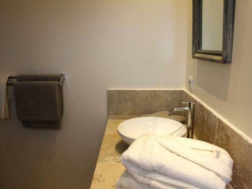 Tasteful Villa In Eygalieres With Private Pool