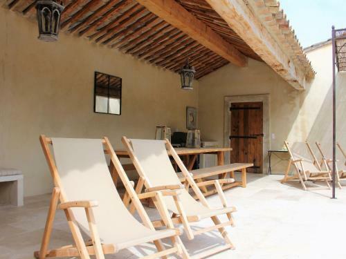 Tasteful Villa In Eygalieres With Private Pool
