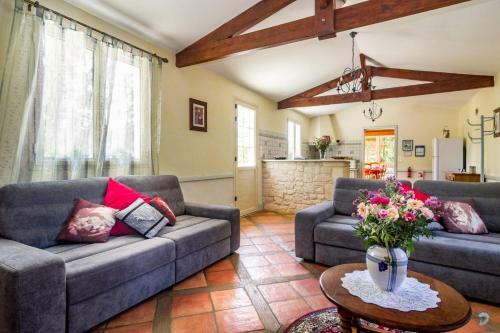 Lussas-et-nontronneau Villa Sleeps 6 Pool