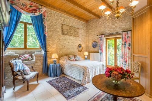 Saint-denis-catus Villa Sleeps 12 Pool Wifi