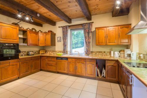 Saint-denis-catus Villa Sleeps 12 Pool Wifi