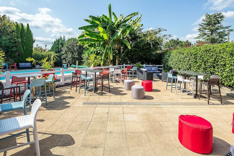 Carr� Pau Airport Hotel