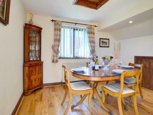 Charming Holiday Home In Caersws With Garden