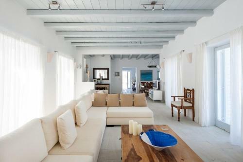 Paros Villa Sleeps 13 Pool Air Con Wifi