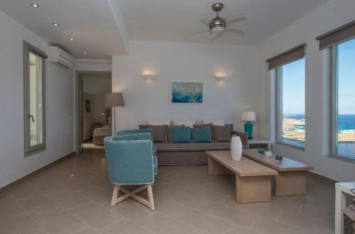 Paros Villa Sleeps 6 Air Con Wifi T478602
