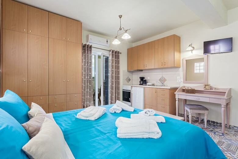 Stafylos Suites & Boutique Hotel