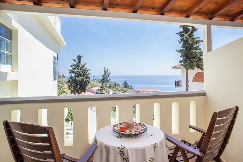 Stafylos Suites & Boutique Hotel