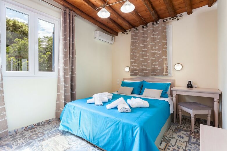 Stafylos Suites & Boutique Hotel