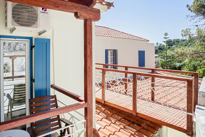 Stafylos Suites & Boutique Hotel