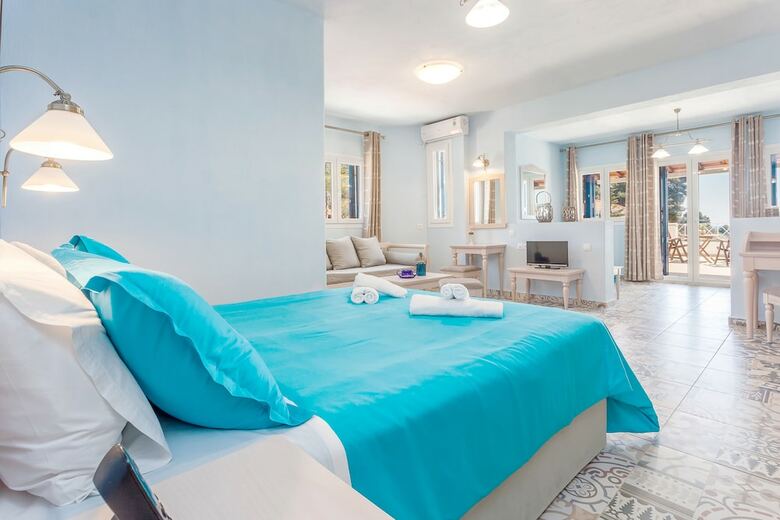 Stafylos Suites & Boutique Hotel