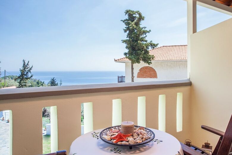Stafylos Suites & Boutique Hotel