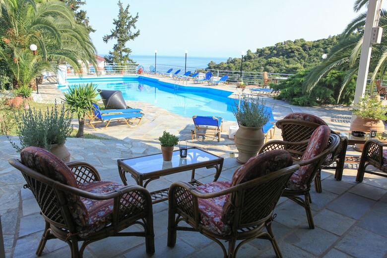 Stafylos Suites & Boutique Hotel