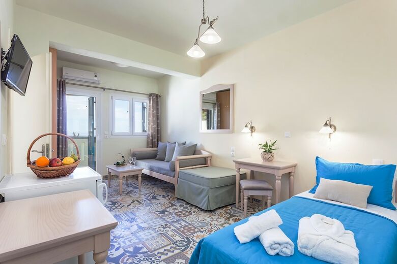 Stafylos Suites & Boutique Hotel
