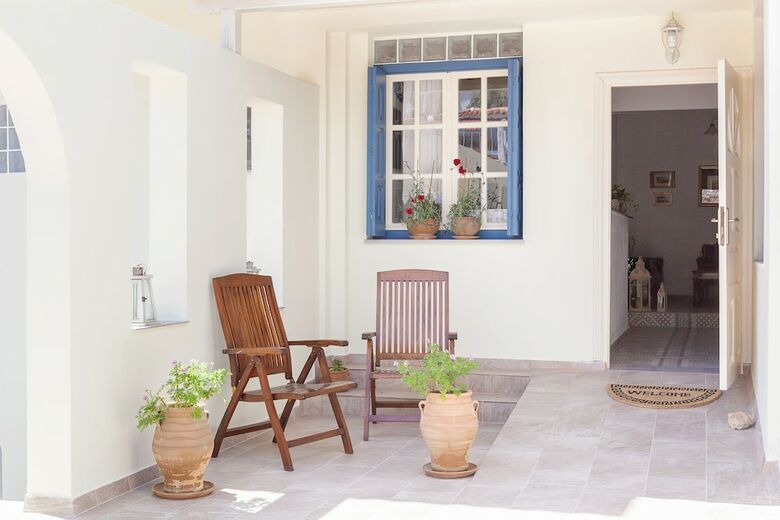 Stafylos Suites & Boutique Hotel