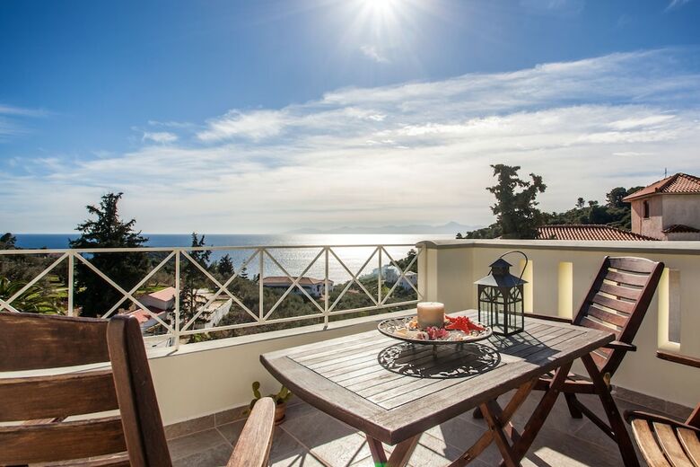 Stafylos Suites & Boutique Hotel