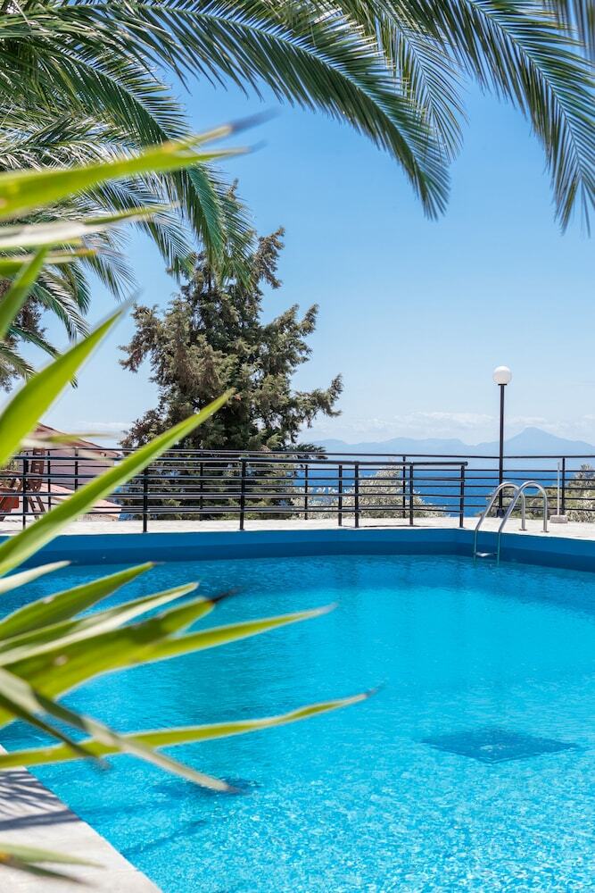 Stafylos Suites & Boutique Hotel