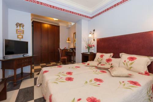 Enavlion Hotel