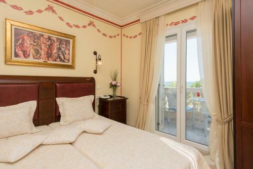 Enavlion Hotel