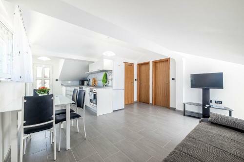 Apartment Grc Grebastica