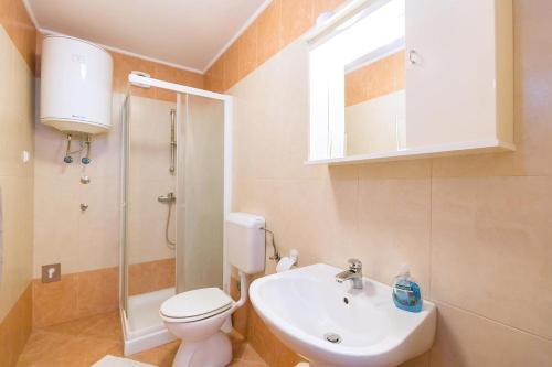 Apartments With A Swimming Pool Novigrad - 7078