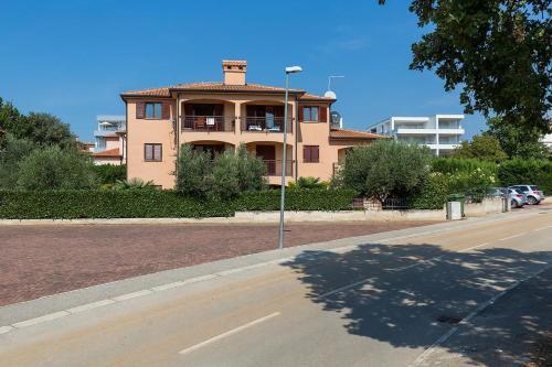 Apartments With A Swimming Pool Novigrad - 7078