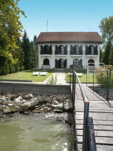 Holiday Homes In Balatonszarszo 20090