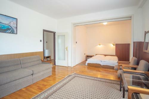 Sir�ly Hotel
