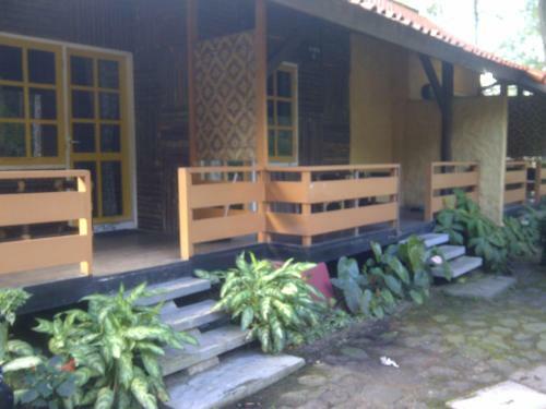 Hotel Lembah Safari Cisarua