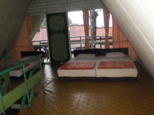 Hotel Lembah Safari Cisarua