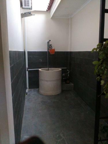 Hostal Reddoorz @ Letjend S. Parman Pacitan