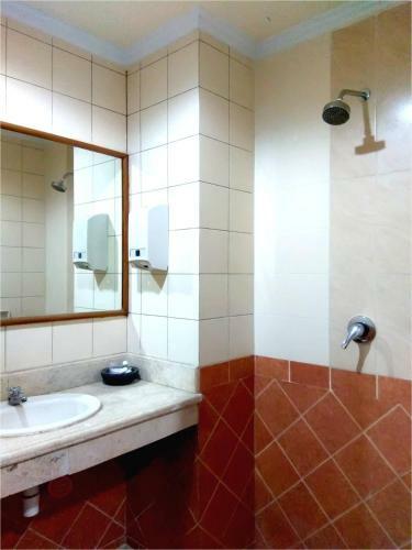 Alexander Hotel Tegal