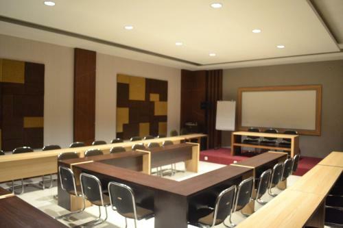 City Hotel