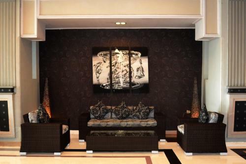 Crown Hotel