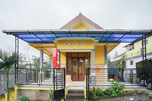 Hotel Oyo 1967 Canaya Residence